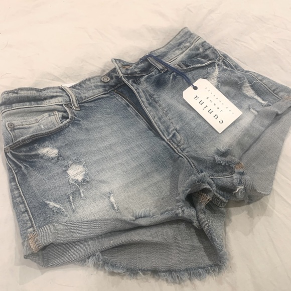 NWT Lulu’s Light Wash Denim Jean Shorts LG - Picture 5 of 8